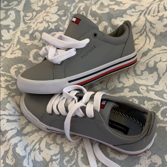 tommy hilfiger kids shoes